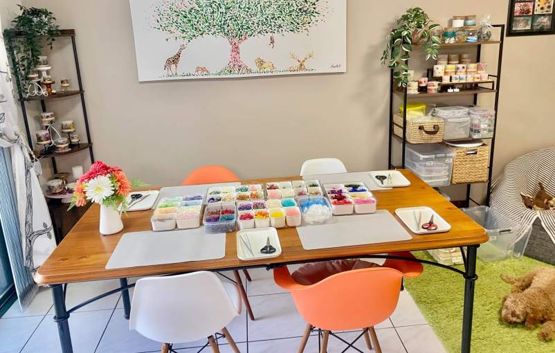 Home-based small group workshop setup for 1–4 participants with gel candle materials neatly arranged on the table.